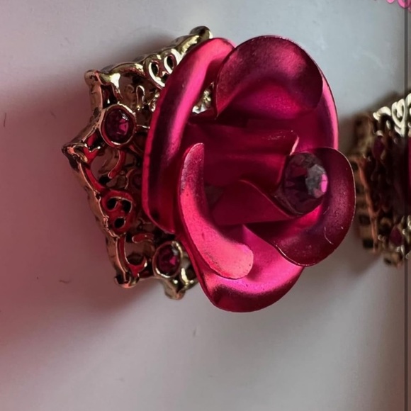 Betsey Johnson Rose Stud earrings - Picture 3 of 10